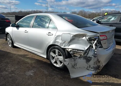 2012 Toyota Camry Se z USA, uszkodzony, nr VIN 4T1BF1FK6CU069936